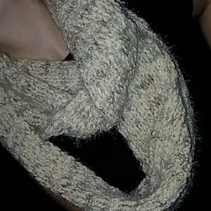 One size fit all scarf / Mutliwear scarf /